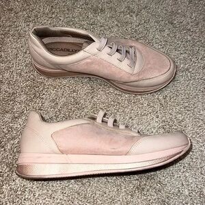 Chic Women's Blush Sneakers